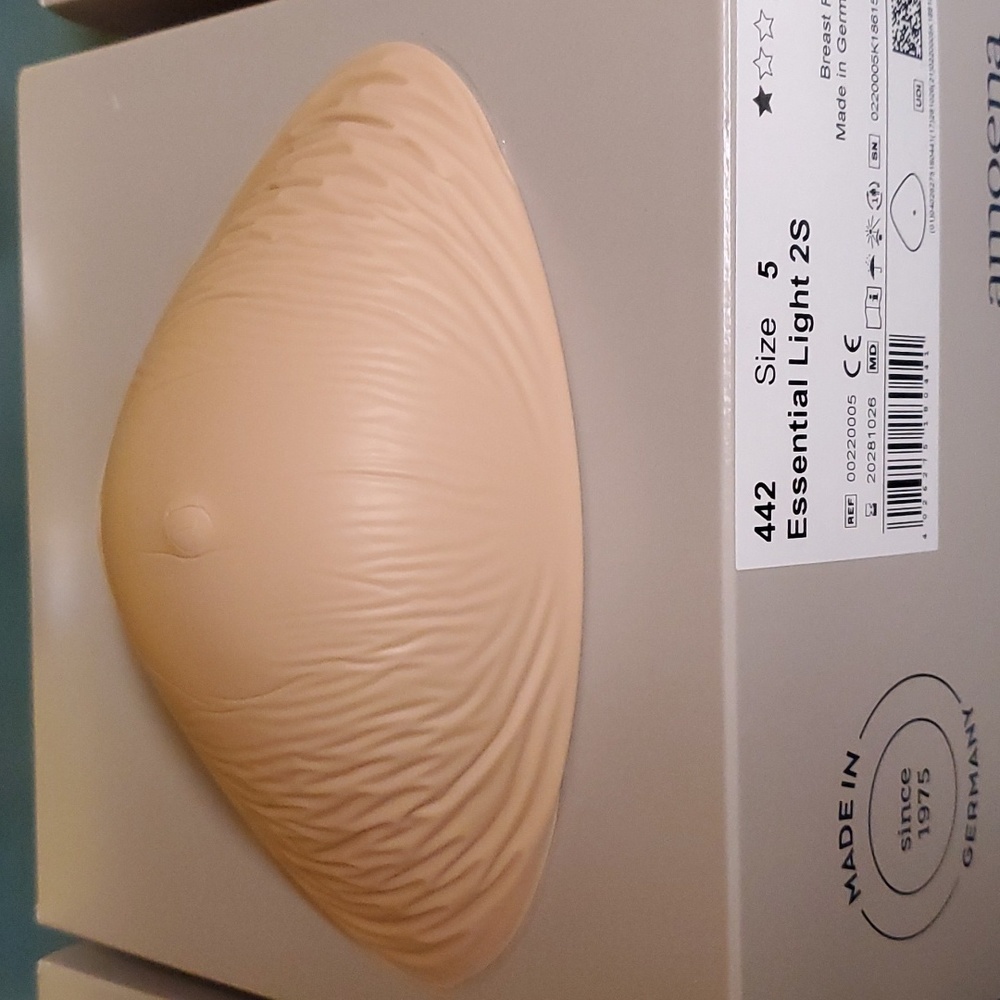 ๐ Amoena Breast Prosthesis #442 - Picture 8 of 10